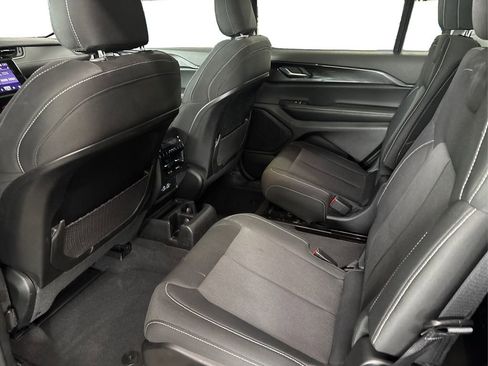 Used 2023 Jeep Grand Cherokee L Laredo image 10