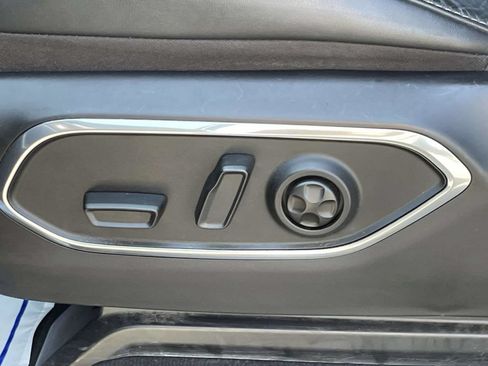 Certified 2024 Jeep Wagoneer L Series II AWD/4WD image 29