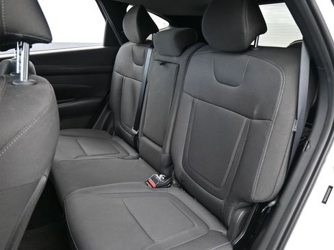 Used 2025 Hyundai Tucson SE image 36