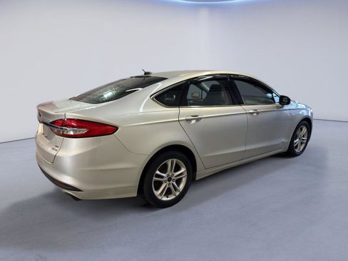 Used 2018 Ford Fusion SE w/ Fusion SE Technology Package image 6
