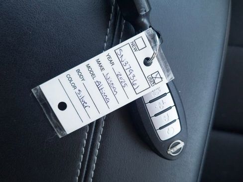 Used 2025 Nissan Altima 2.5 SV image 34