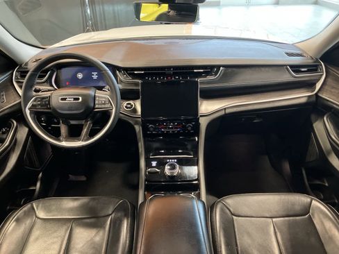 Used 2023 Jeep Grand Cherokee Limited w/ Luxury Tech Group II image 24