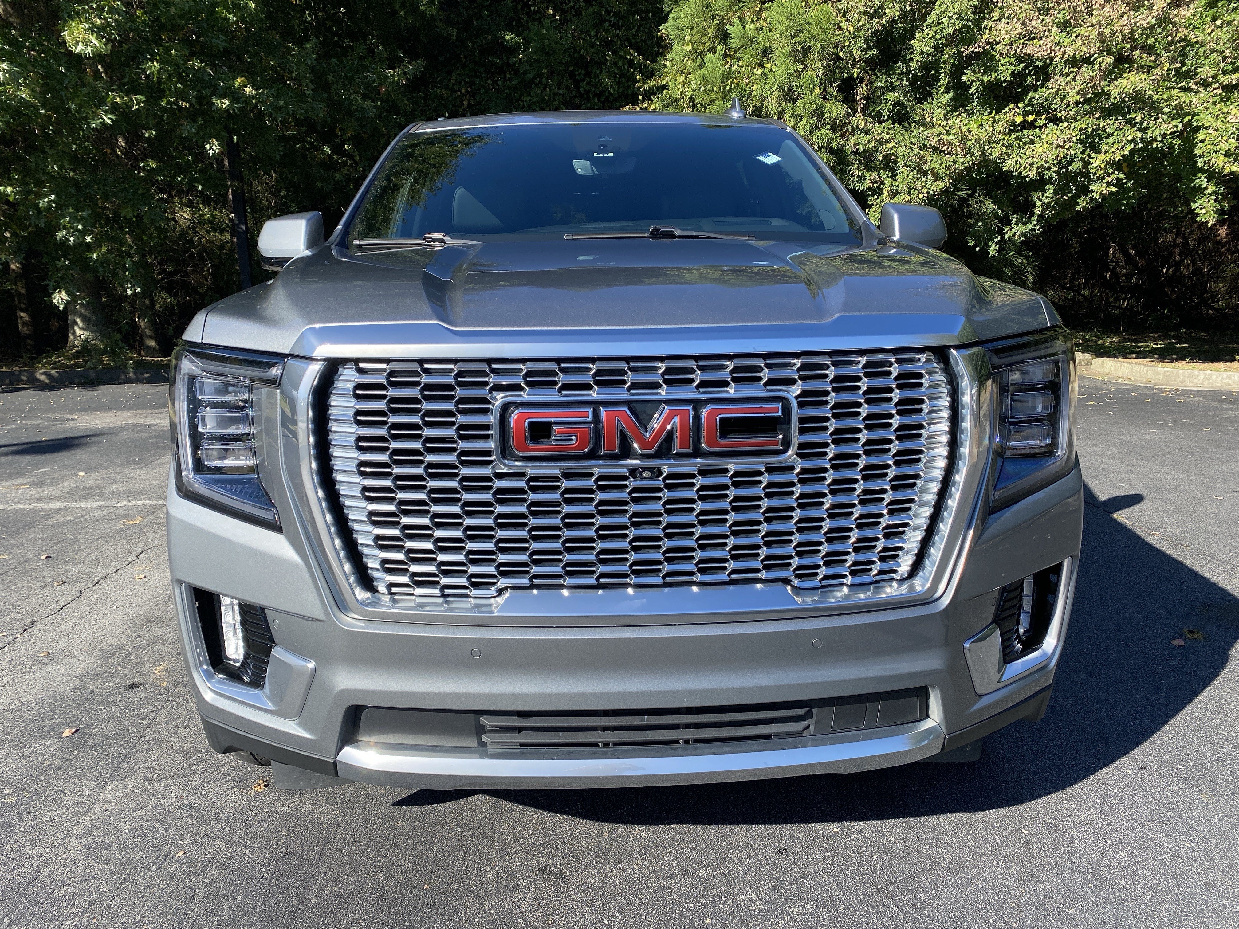 Used 2023 GMC Yukon Denali w/ Advanced Technology Package AWD/4WD image 3