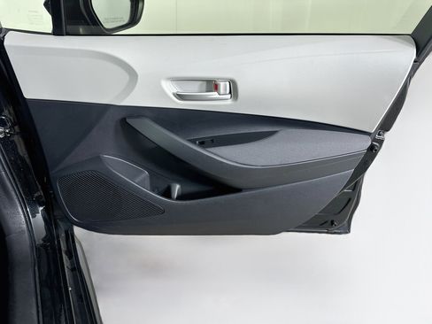Used 2021 Toyota Corolla LE w/ LE Convenience Package FWD image 30