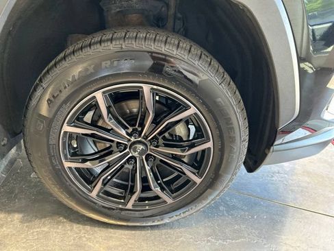 Used 2022 Toyota RAV4 LE AWD/4WD image 17