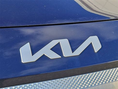 Used 2024 Kia Seltos S image 11