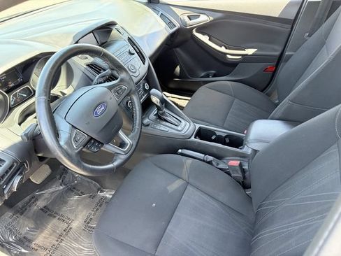 Used 2018 Ford Focus SE w/ Cold Weather Package FWD image 19