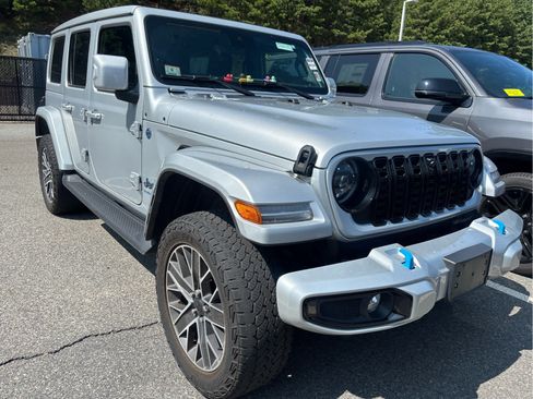 Used 2024 Jeep Wrangler High Altitude AWD/4WD image 2