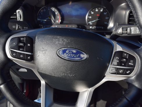 Certified 2023 Ford Explorer XLT image 9