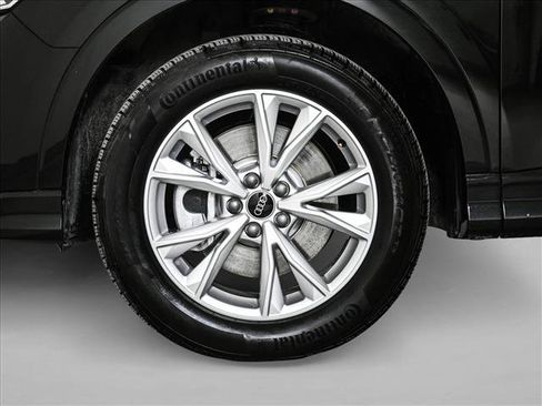 Certified 2025 Audi Q3 2.0T Premium w/ Convenience Package image 25