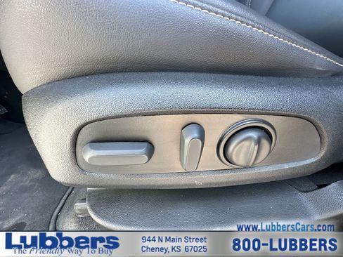 Used 2023 Chevrolet Traverse LT FWD image 12