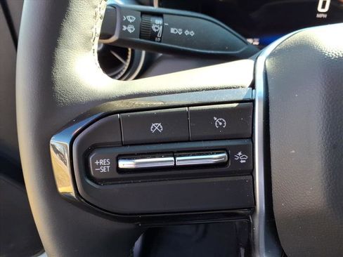 Used 2024 Chevrolet Colorado LT w/ LT Convenience Package III image 43