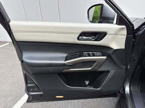 Used 2022 Nissan Pathfinder Platinum w/ Lighting Package (N93) FWD image 43