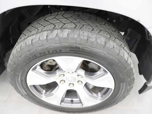 Used 2022 RAM 1500 Big Horn AWD/4WD image 3