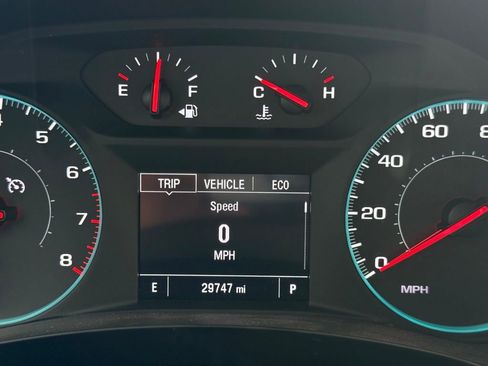 Used 2023 Chevrolet Traverse LT image 32