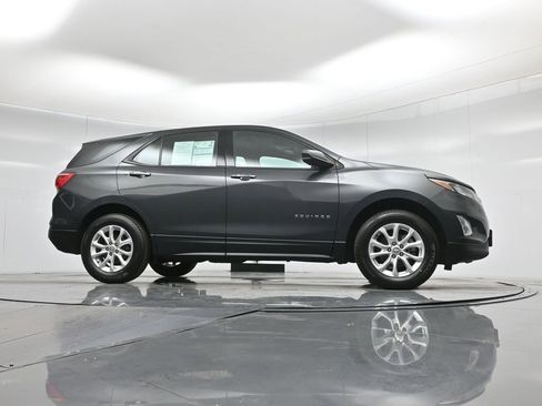 Used 2019 Chevrolet Equinox LS image 4