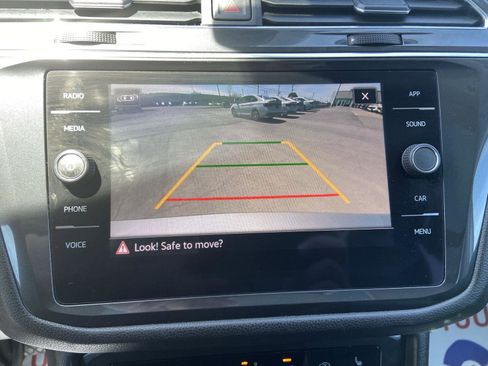 Used 2023 Volkswagen Tiguan SE w/ Panoramic Sunroof Package FWD image 30