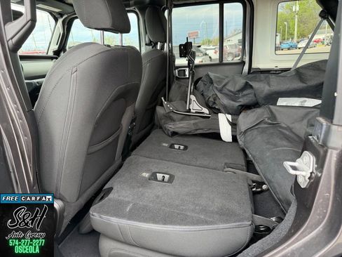 Used 2018 Jeep Wrangler Unlimited Sport S AWD/4WD image 5