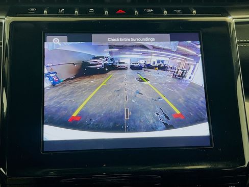 Used 2023 Jeep Grand Cherokee Laredo w/ Luxury Tech Group I RWD image 9