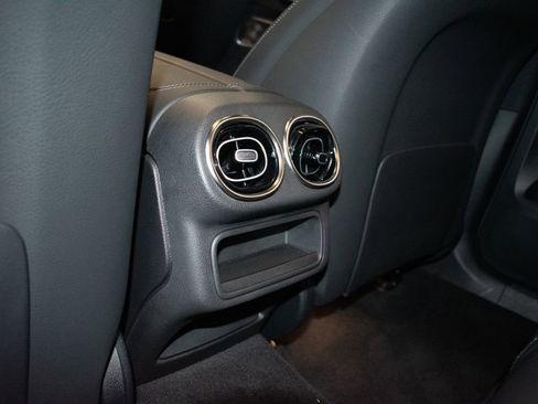 Used 2023 Mercedes-Benz GLC 300 4MATIC image 24