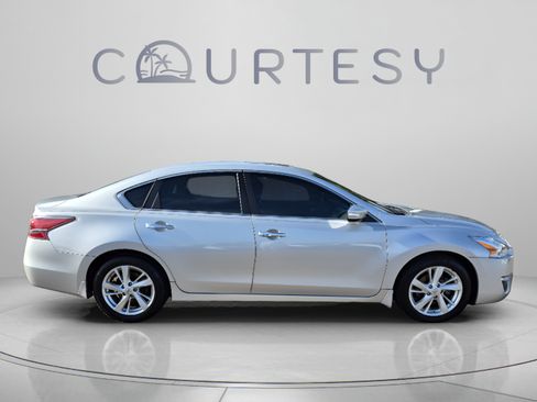 Used 2015 Nissan Altima 2.5 SV w/ Convenience Package FWD image 8
