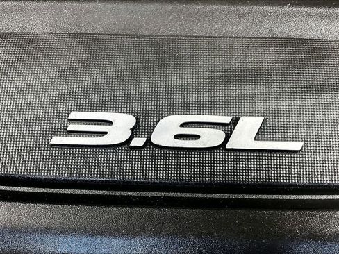 Used 2017 Chrysler Pacifica Limited w/ UConnect Theater Package FWD image 32