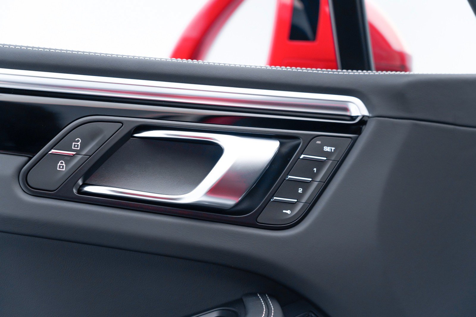 Certified 2023 Porsche Macan S AWD/4WD image 18