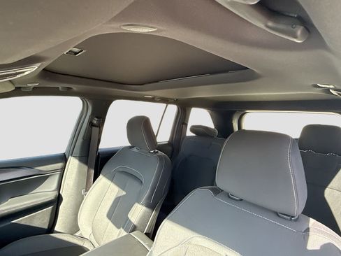 Used 2025 Jeep Grand Cherokee Laredo X RWD image 26