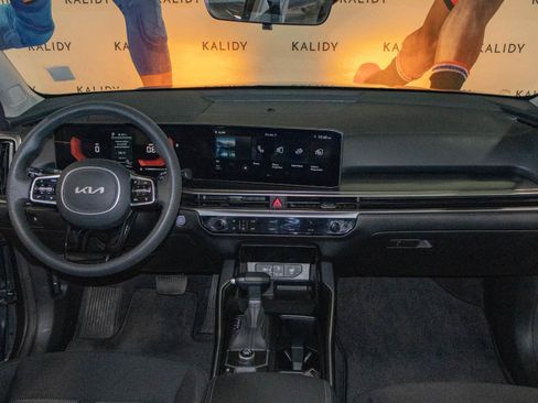 Used 2025 Kia Sorento LX image 3