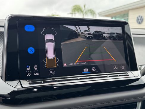 Used 2024 Volkswagen Atlas Peak Edition SE image 28