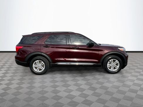 Used 2022 Ford Explorer XLT w/ Equipment Group 202A image 8