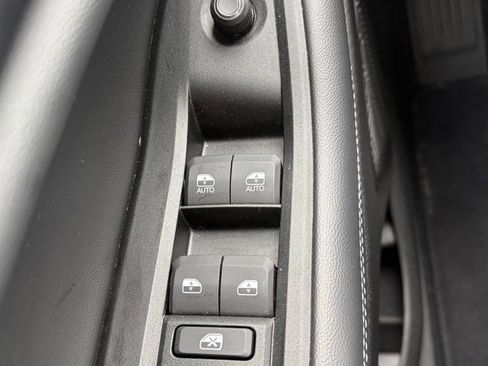 Used 2024 Hyundai Venue SE FWD image 34