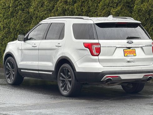 Used 2017 Ford Explorer XLT w/ Equipment Group 202A FWD image 6