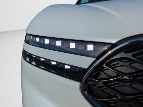 Used 2025 Genesis G90 3.5T image 9