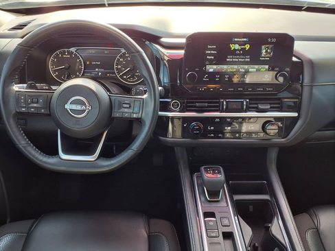 Used 2023 Nissan Pathfinder SL FWD image 12