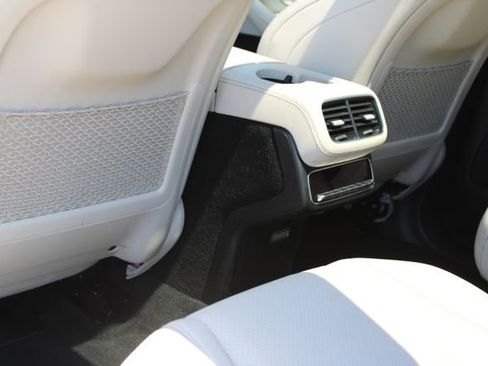Used 2025 Mercedes-Benz GLS 450 4MATIC image 39