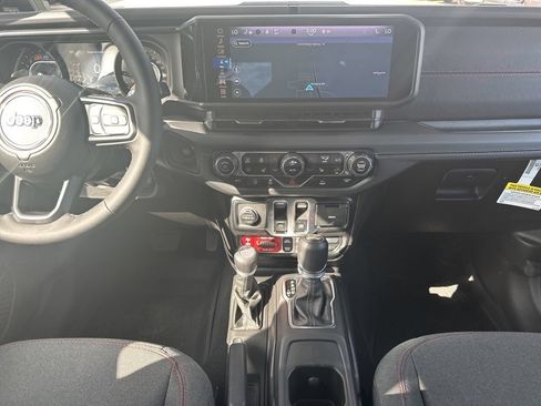 New 2025 Jeep Wrangler Rubicon AWD/4WD image 18