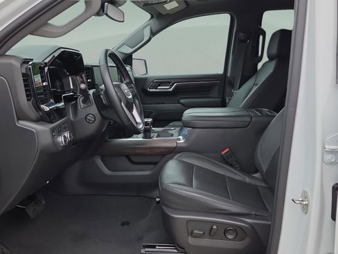 Used 2024 GMC Sierra 1500 SLT w/ SLT Premium Plus Package AWD/4WD image 9