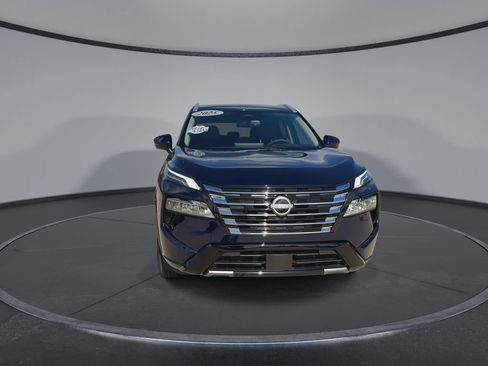 Used 2025 Nissan Rogue Platinum image 3