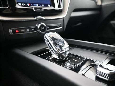 Used 2022 Volvo XC60 B5 Inscription w/ Advanced Package image 12