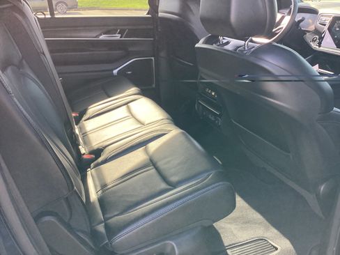 Used 2024 Jeep Wagoneer L Series III w/ Flexible Seating Group AWD/4WD image 14