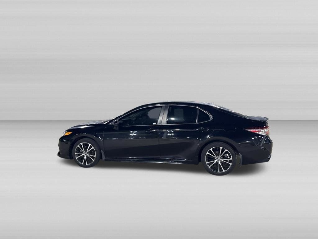 Used 2020 Toyota Camry SE FWD image 9