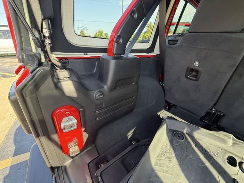 Used 2022 Jeep Wrangler Unlimited Sahara AWD/4WD image 34