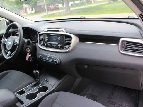 Used 2017 Kia Sorento FWD image 36
