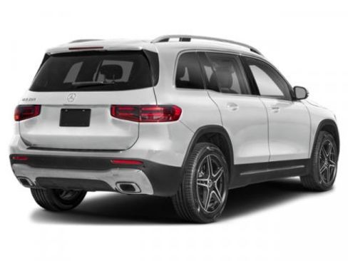 Used 2025 Mercedes-Benz GLB 250 4MATIC image 2