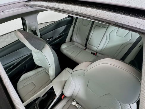 Certified 2024 Hyundai Elantra Limited image 23