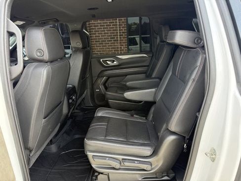 Used 2021 Chevrolet Suburban RST w/ Luxury Package image 17