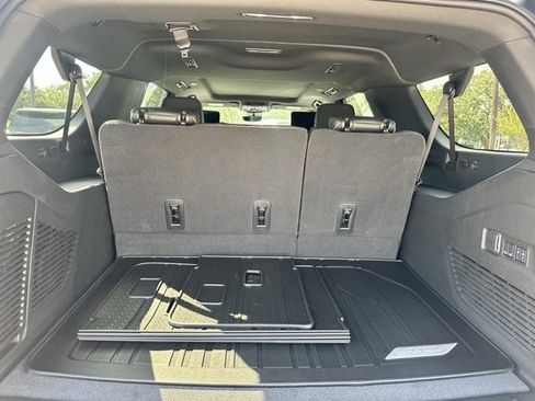New 2025 Chevrolet Suburban Premier image 9