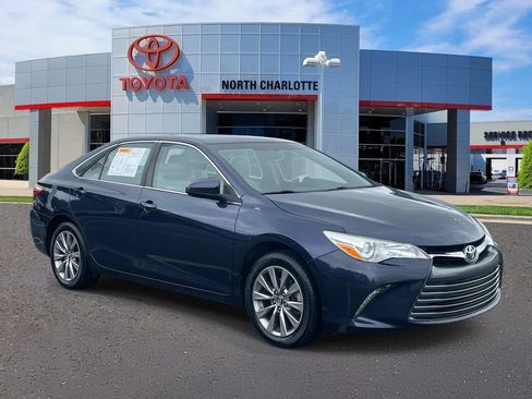 Used 2017 Toyota Camry XLE FWD image 1