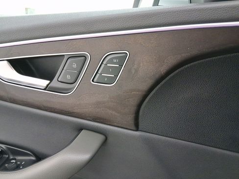 Used 2022 Audi Q8 Premium Plus image 12